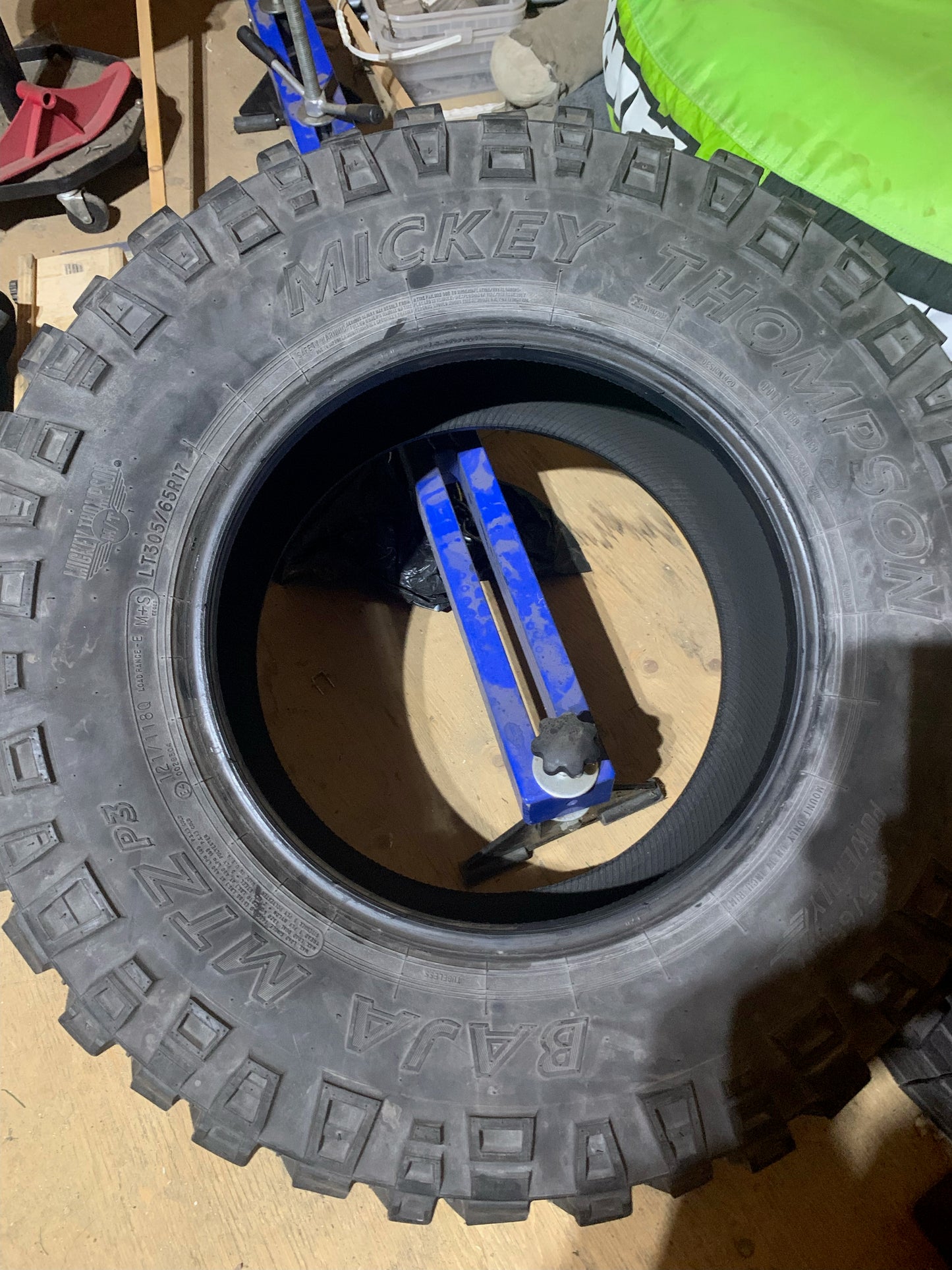 MICKEY THOMPSON TIRES 305/65R17